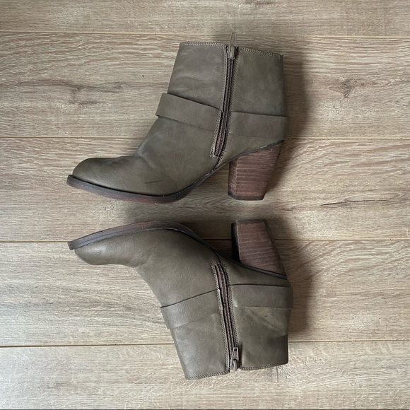 Buckled booties - Picture 9 of 11